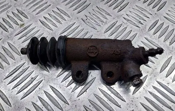 Toyota Corolla E120 E130 Clutch release bearing slave cylinder 
