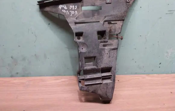 Volvo S60 Front bumper mounting bracket 09190303
