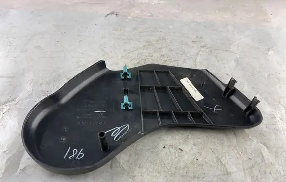 Jaguar XJ X351 Seat belt trim 7W93F61424AC L0113877AD01