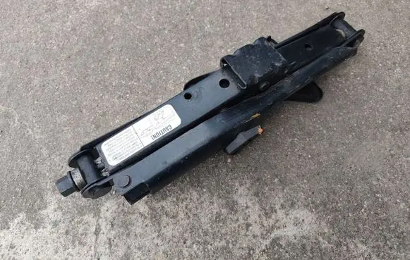 Jeep Grand Cherokee (WK) Lift Jack 