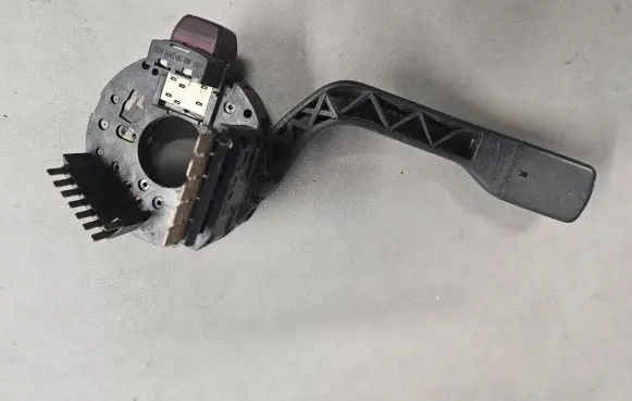 Volkswagen PASSAT B3 Indicator stalk 0C88002