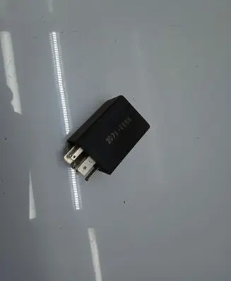 Volkswagen Golf III Window wiper relay 5WK1640