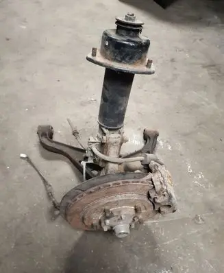 Suzuki Grand Vitara I Front wheel hub spindle knuckle