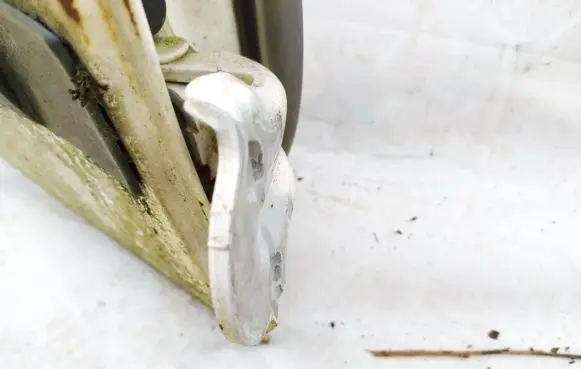 Volvo S40, V40 Rear door lower hinge