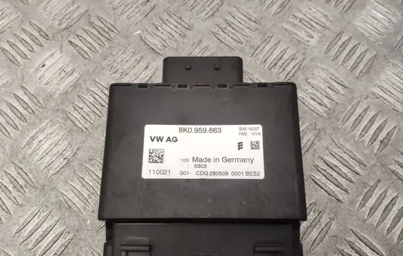 Audi A5 8T 8F Voltage converter/converter module 8K0959663