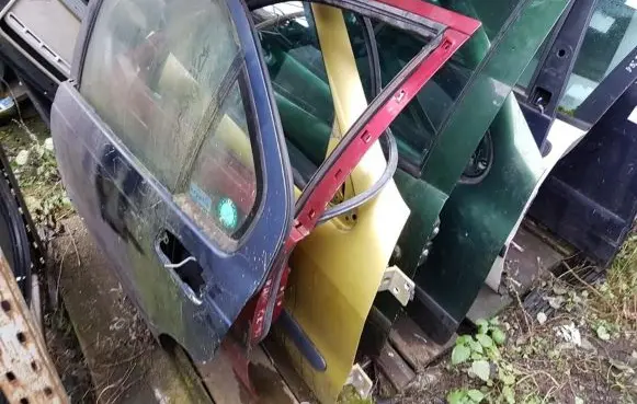 Fiat Punto (176) Front door