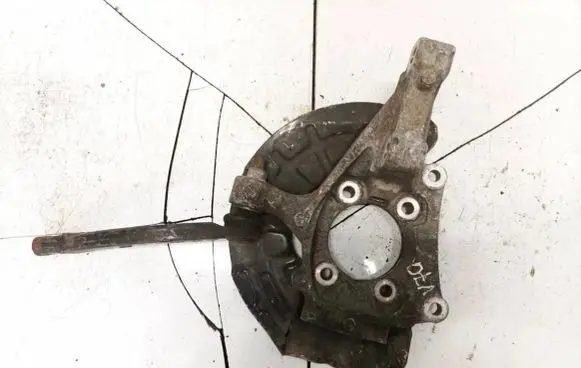 Volvo V70 Front wheel hub 9461943