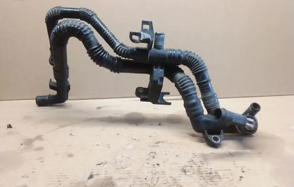 Volvo V70 Engine coolant pipe/hose