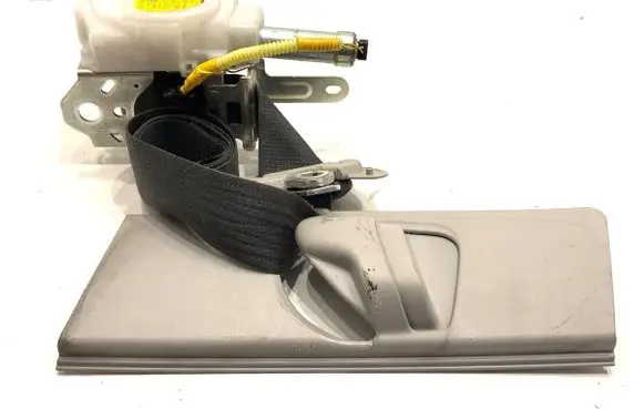 Toyota Auris E180 Front seatbelt 7P4170P
