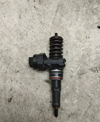 Audi A4 S4 B5 8D Fuel injector 038130073H