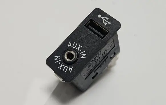 BMW 5 F10 F11 AUX in-socket connector 9237653