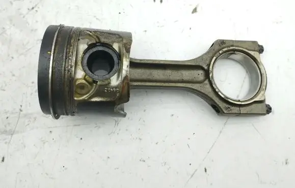 BMW 5 F10 F11 Piston with connecting rod