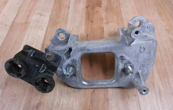Nissan X-Trail T32 Engine mount bracket 112544BB1A