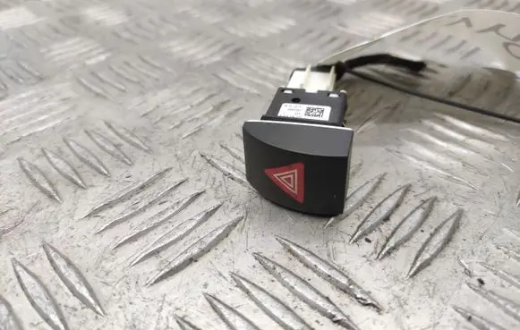 Skoda Octavia Mk2 (1Z) Hazard light switch 1Z0953235B