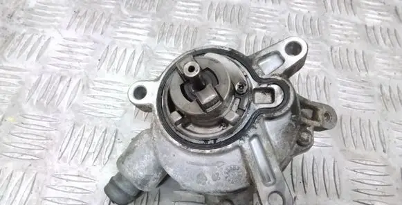 Volvo V70 Vacuum pump 30731825