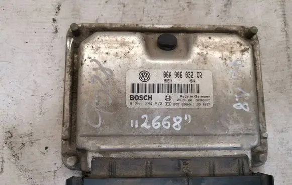 Seat Leon (1M) Engine control unit/module 06A906032CR 26SA6822 0261204970