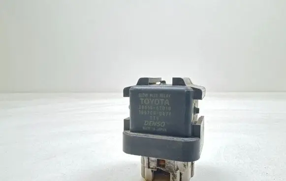 Toyota Avensis T250 Glow plug pre-heat relay 2861067010 1567000671