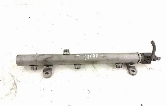 Mercedes-Benz C W204 Fuel main line pipe 6420702595 0061536528