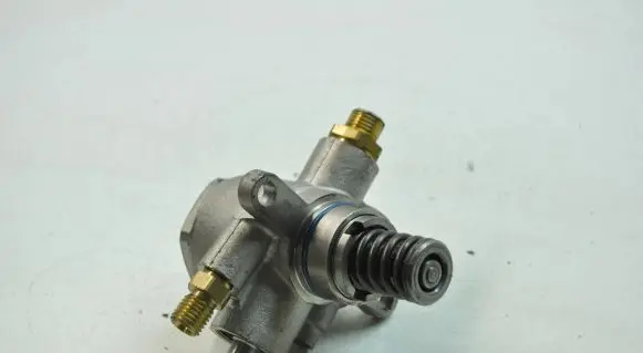 Audi A5 Fuel injection high pressure pump 06M127026H