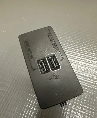 Volvo XC90 USB socket connector 31407038 10R053559 A2C7572930000