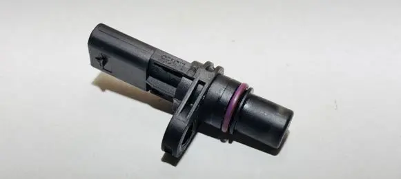 Skoda Superb B8 (3V) Camshaft position sensor 04L907601C