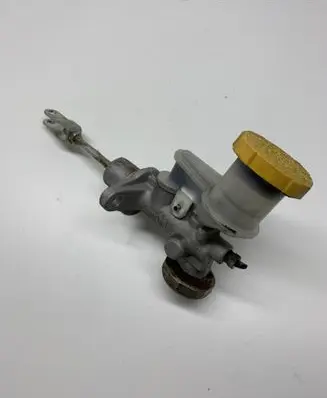 Subaru Forester SG Brake fluid reservoir 