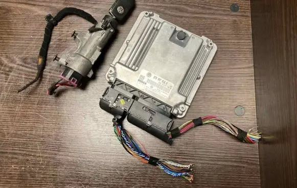 Volkswagen Transporter - Caravelle T5 Engine control unit/module 070997016M 4B0805851