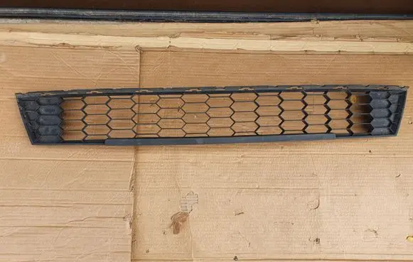 Skoda Octavia Mk3 (5E) Front bumper lower grill 5E0853677E