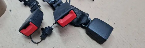 Audi A4 S4 B9 Rear seatbelt buckle 8W0857740D