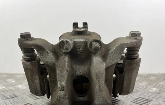 Infiniti QX80 Rear brake caliper