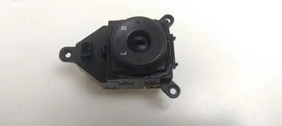 KIA Soul Wing mirror switch 4864801110 M8616