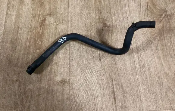 Engine coolant pipe/hose