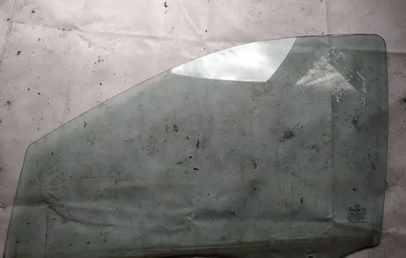 KIA Sorento Front door window glass four-door AS2