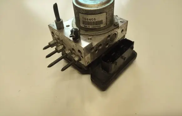 Nissan Leaf I (ZE0) ABS Pump TD8405 1Z024200