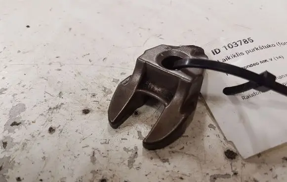 Ford Mondeo MK V Fuel Injector clamp holder 23826