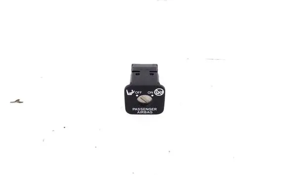Toyota Avensis T270 Passenger airbag on/off switch 69065-05010