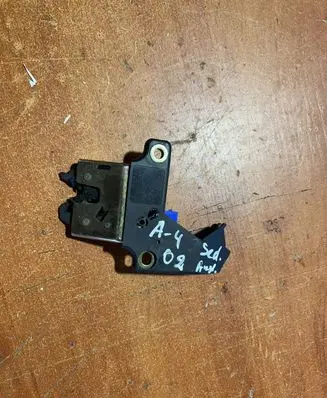 Audi A4 S4 B6 8E 8H Tailgate/trunk/boot lock/catch/latch 8E5827505B