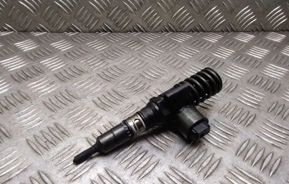Volkswagen Golf V Fuel injector 03G130073G 0414720404