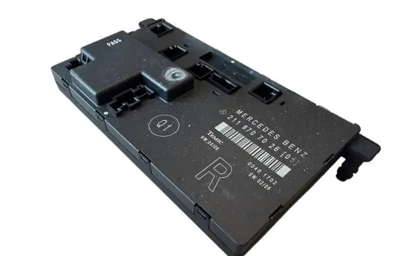 Mercedes-Benz E W211 Door control unit/module 2118707026 00401702 A2118707026
