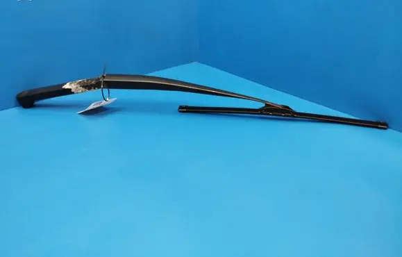 Front wiper blade arm
