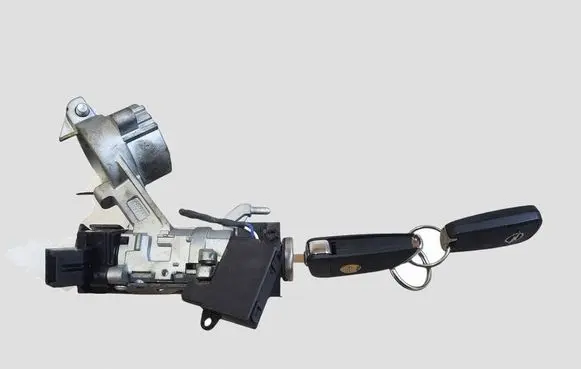 Opel Zafira C Ignition lock 22835090