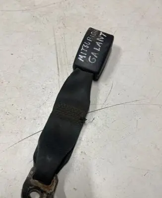 Mitsubishi Galant Rear seatbelt buckle G2285