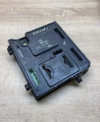 Renault Megane III Central body control module 284B15986R S180098101C