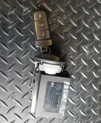 Volkswagen PASSAT CC Ignition lock 3C0905843R