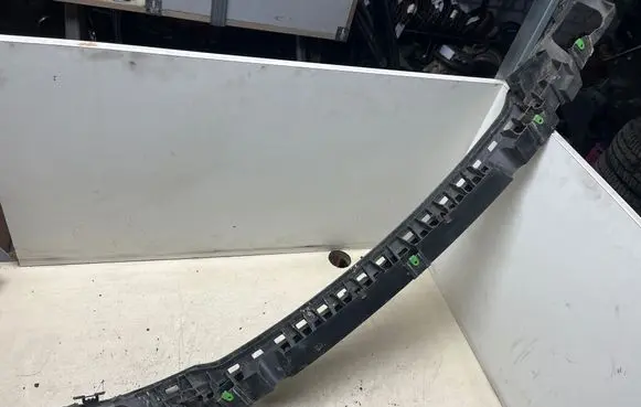 Audi A4 S4 B6 8E 8H Front bumper mounting bracket 8E0807233