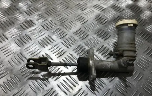 Mitsubishi Carisma Clutch master cylinder