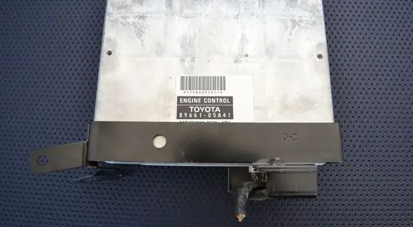 Toyota Avensis T250 Engine control unit/module 8966105A41