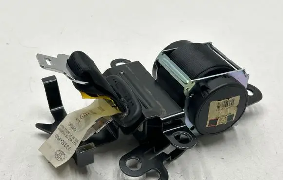 Middle seatbelt (rear)