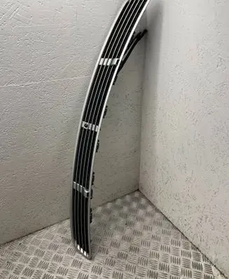 Mercedes-Benz E W211 Bonnet/hood grill 2118800005