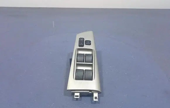 Toyota Corolla E110 Electric window control switch 8482002100